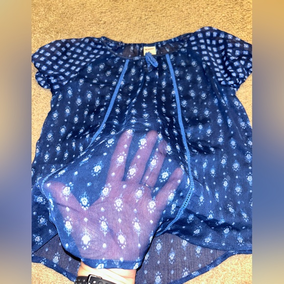 🦄6 Items for $20🦄 Sheer top w/tank top - Picture 2 of 5